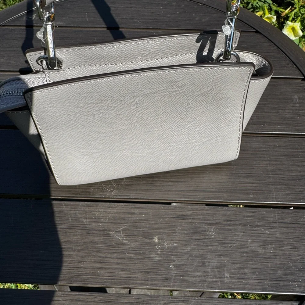 Michael Kors Elegant Gray Crossbody Bag - Picture 3 of 6